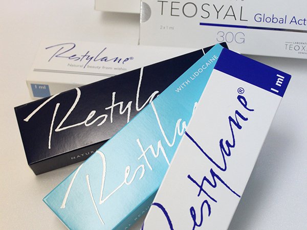 注入部位ごとに十数種類のヒアルロン酸注入剤を細かく使い分けます。